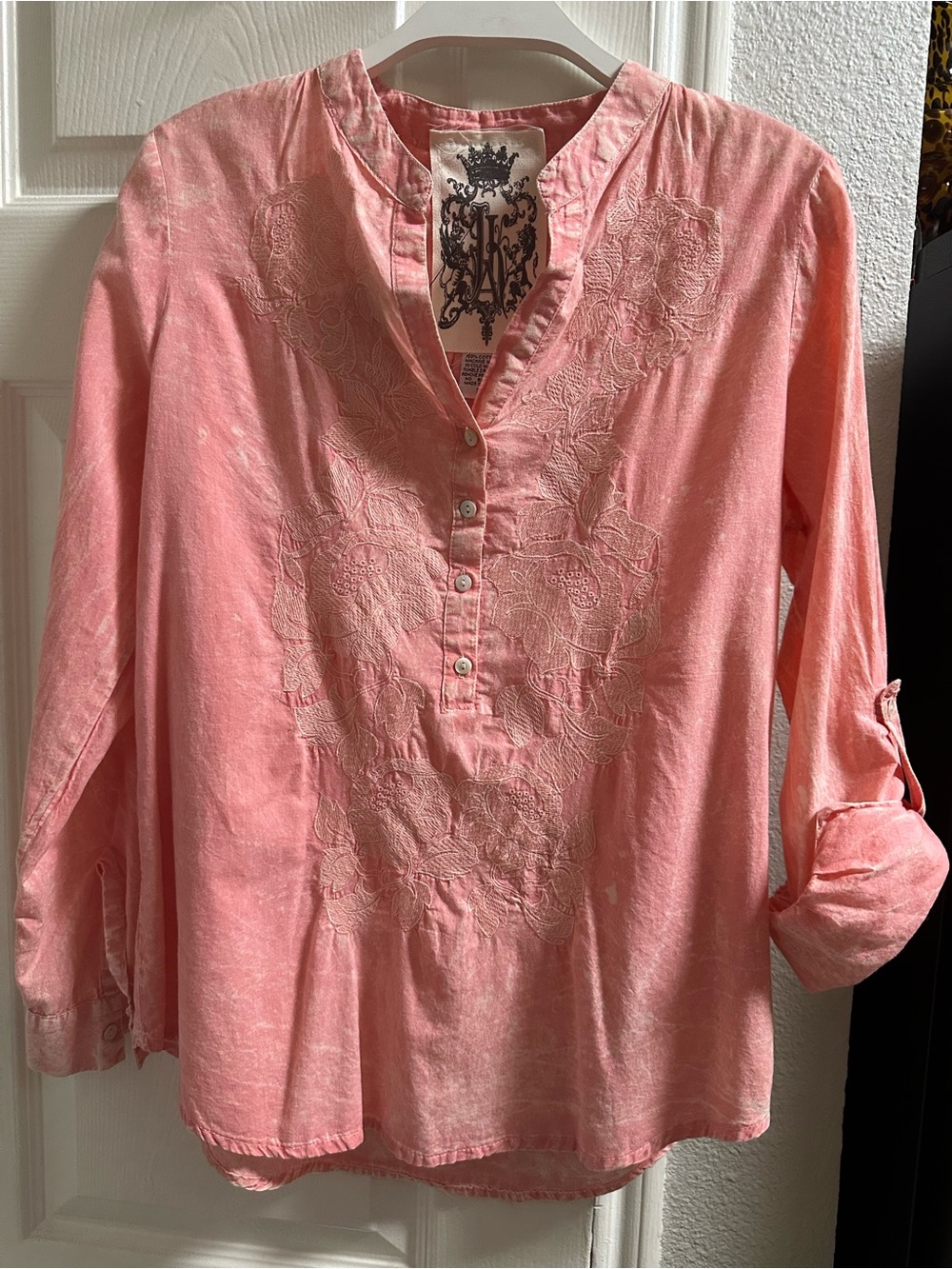 Embroidered, button up sleeves 
100% cotton
NWT